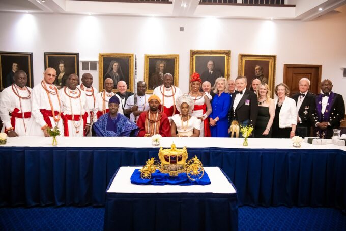 Ogiame Atuwatse III and Olori Atuwatse III with members of a royal mission in a group photograph